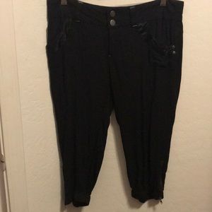 Very cute Capri pants in great condition.